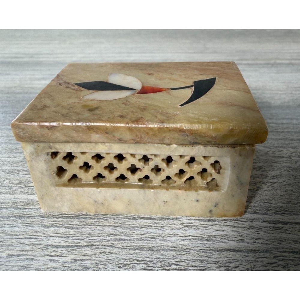 Vtg Hand Carved Soapstone Trinket Box Jewelry Inlaid Mother of Pearl MOP Inlay
